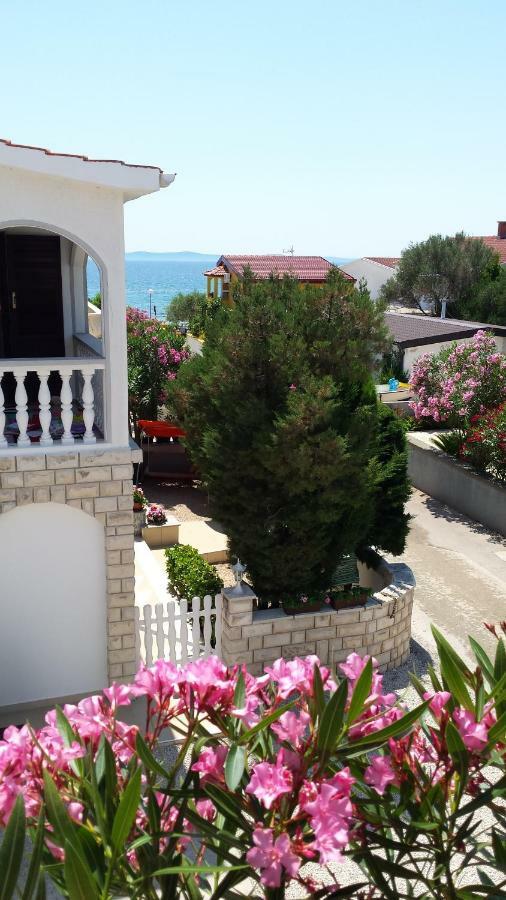 Apartment Robic วีร์ ภายนอก รูปภาพ